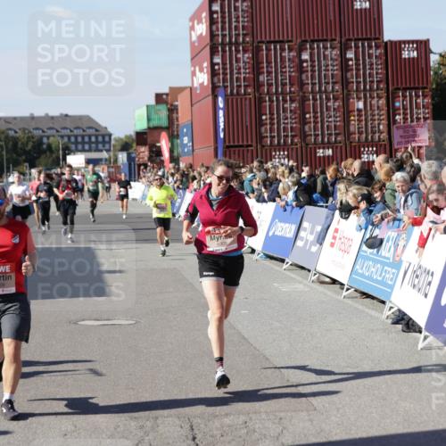 03.10.2025 - Köhlbrandbrückenlauf Jannik Wohlers http://msf.ph/oto/9054195 03.10.2025 13:09:46 Ziel 4262, 4502, 4614, 4625, 5520, 5907, 5941, 6308, 6379, 6659, 6803 meine-sportfotos.de