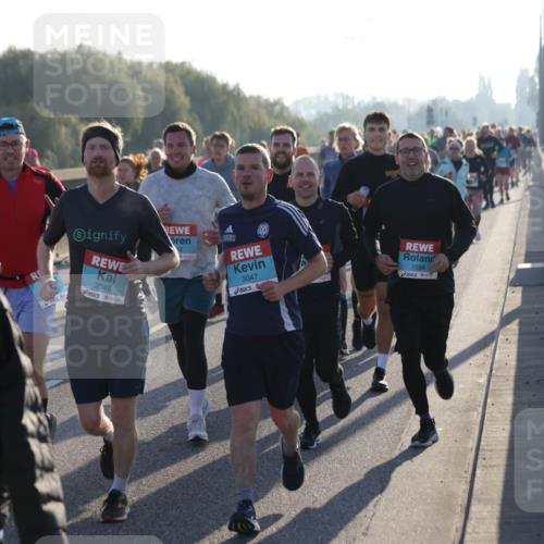 03.10.2025 - Köhlbrandbrückenlauf Jannik Wohlers http://msf.ph/oto/9054202 03.10.2025 09:20:12 Position 3 3048, 3047, 1588 meine-sportfotos.de