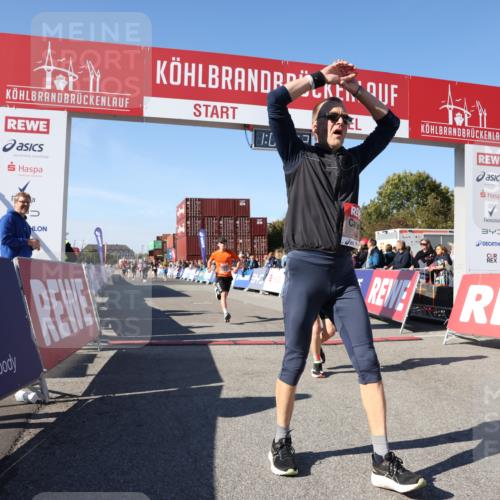 03.10.2025 - Köhlbrandbrückenlauf Lena Gebhardt http://msf.ph/oto/9054203 03.10.2025 13:07:13 Ziel 4444, 4804, 6065, 6302, 6427, 6467, 6822 meine-sportfotos.de