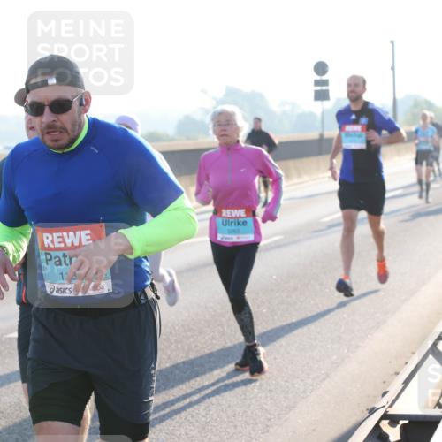 03.10.2025 - Köhlbrandbrückenlauf Lena Gebhardt http://msf.ph/oto/9054205 03.10.2025 09:16:25 Position 1 12 meine-sportfotos.de