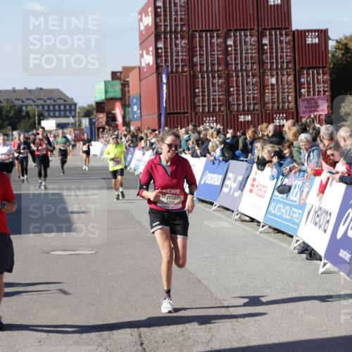 03.10.2025 - Köhlbrandbrückenlauf Jannik Wohlers http://msf.ph/oto/9054208 03.10.2025 13:09:46 Ziel 4262, 4502, 4614, 4625, 5520, 5907, 5941, 6308, 6379, 6659, 6803 meine-sportfotos.de