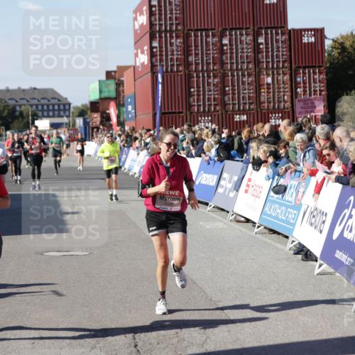 03.10.2025 - Köhlbrandbrückenlauf Jannik Wohlers http://msf.ph/oto/9054212 03.10.2025 13:09:46 Ziel 4262, 4502, 4614, 4625, 5520, 5907, 5941, 6308, 6379, 6659, 6803 meine-sportfotos.de
