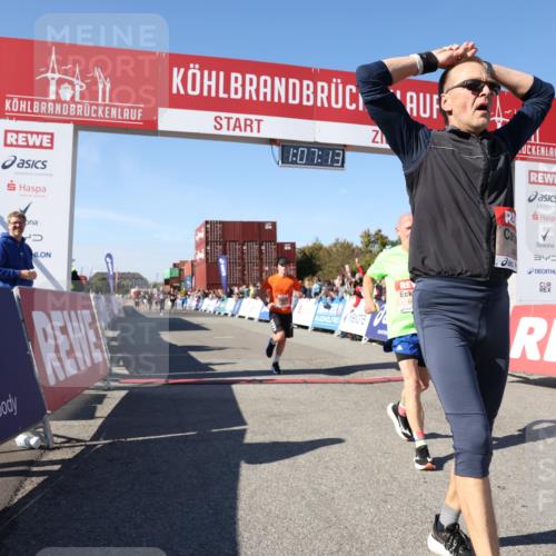 03.10.2025 - Köhlbrandbrückenlauf Lena Gebhardt http://msf.ph/oto/9054213 03.10.2025 13:07:13 Ziel 4444, 4804, 6065, 6302, 6427, 6467, 6822 meine-sportfotos.de
