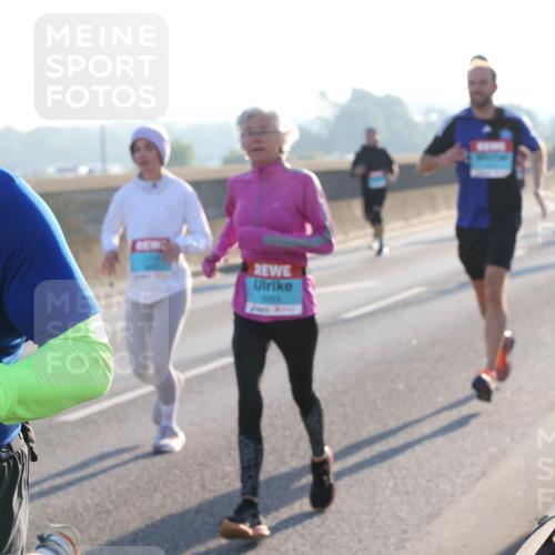 03.10.2025 - Köhlbrandbrückenlauf Lena Gebhardt http://msf.ph/oto/9054228 03.10.2025 09:16:26 Position 1 1 meine-sportfotos.de