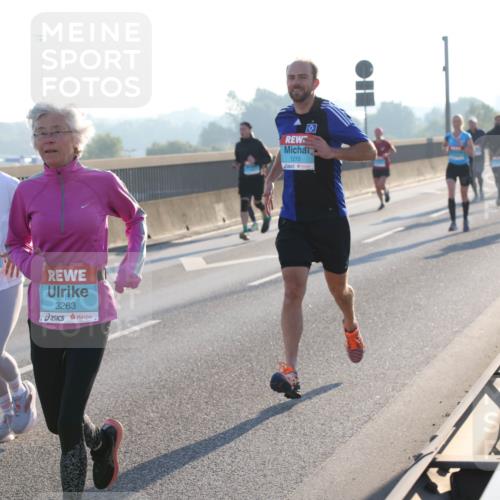 03.10.2025 - Köhlbrandbrückenlauf Lena Gebhardt http://msf.ph/oto/9054239 03.10.2025 09:16:26 Position 1 3837, 3263, 1215 meine-sportfotos.de