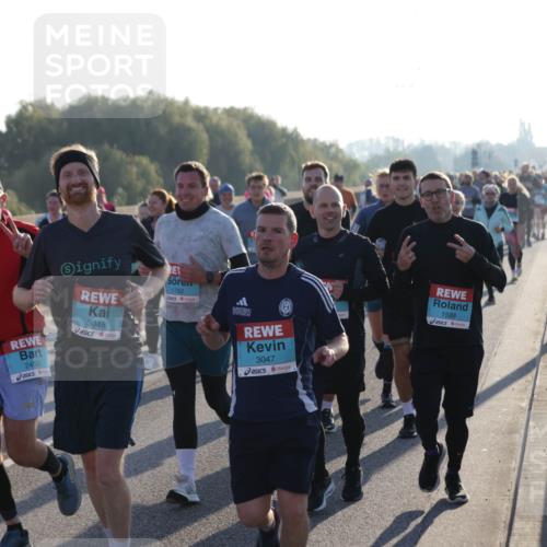 03.10.2025 - Köhlbrandbrückenlauf Jannik Wohlers http://msf.ph/oto/9054240 03.10.2025 09:20:12 Position 3 3049, 2450, 3048, 1782, 3047, 1588 meine-sportfotos.de