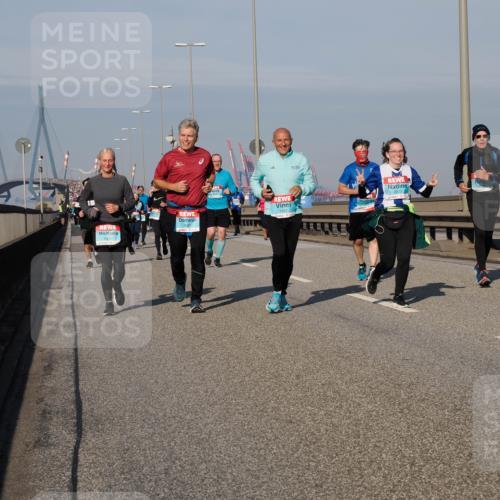 03.10.2025 - Köhlbrandbrückenlauf Fabian Wolf http://msf.ph/oto/9054242 03.10.2025 10:02:38 Position 3 1687, 1861, 2023 meine-sportfotos.de