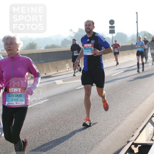 03.10.2025 - Köhlbrandbrückenlauf Lena Gebhardt http://msf.ph/oto/9054245 03.10.2025 09:16:26 Position 1 3837, 3263, 1215 meine-sportfotos.de