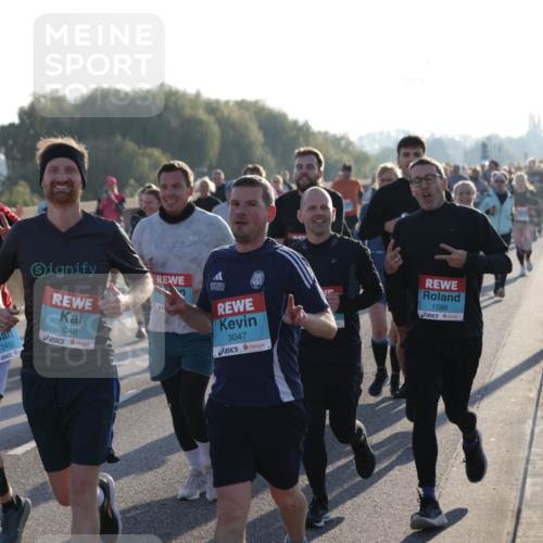 03.10.2025 - Köhlbrandbrückenlauf Jannik Wohlers http://msf.ph/oto/9054249 03.10.2025 09:20:13 Position 3 2450, 3048, 3047, 1588 meine-sportfotos.de