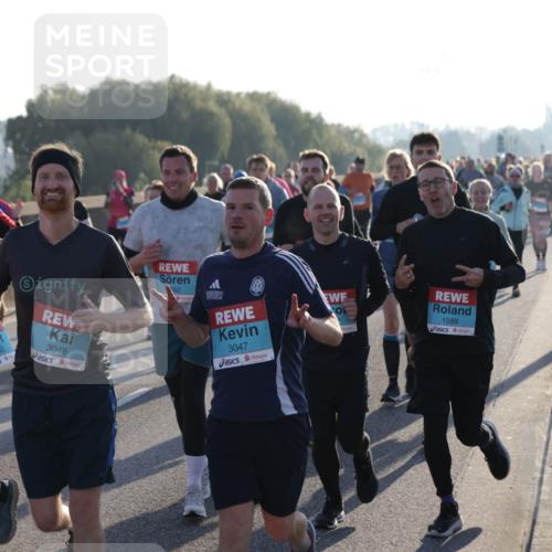 03.10.2025 - Köhlbrandbrückenlauf Jannik Wohlers http://msf.ph/oto/9054254 03.10.2025 09:20:13 Position 3 2450, 82, 3048, 3047, 1588 meine-sportfotos.de