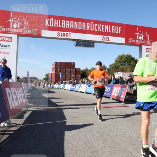 03.10.2025 - Köhlbrandbrückenlauf Lena Gebhardt http://msf.ph/oto/9054263 03.10.2025 13:07:14 Ziel 4444, 4649, 4804, 6065, 6302, 6427, 6467, 6822 meine-sportfotos.de