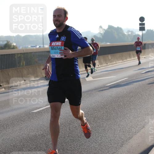 03.10.2025 - Köhlbrandbrückenlauf Lena Gebhardt http://msf.ph/oto/9054269 03.10.2025 09:16:27 Position 1 1215 meine-sportfotos.de