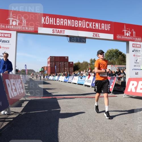03.10.2025 - Köhlbrandbrückenlauf Lena Gebhardt http://msf.ph/oto/9054271 03.10.2025 13:07:15 Ziel 4444, 4649, 4794, 4804, 4806, 6065, 6302, 6459, 6467 meine-sportfotos.de