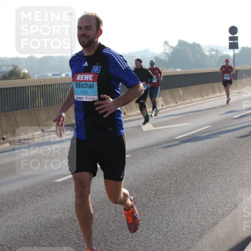 03.10.2025 - Köhlbrandbrückenlauf Lena Gebhardt http://msf.ph/oto/9054276 03.10.2025 09:16:27 Position 1 1215 meine-sportfotos.de