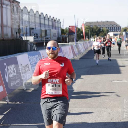 03.10.2025 - Köhlbrandbrückenlauf Jannik Wohlers http://msf.ph/oto/9054277 03.10.2025 13:09:47 Ziel 4262, 4502, 4614, 4625, 5520, 5941, 6308, 6659, 6803 meine-sportfotos.de