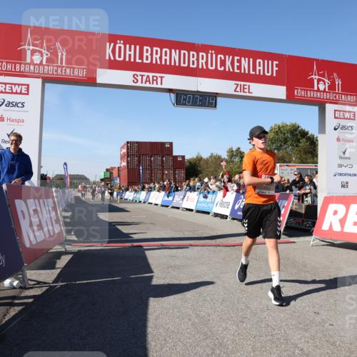 03.10.2025 - Köhlbrandbrückenlauf Lena Gebhardt http://msf.ph/oto/9054280 03.10.2025 13:07:15 Ziel 4444, 4649, 4794, 4804, 4806, 6065, 6302, 6459, 6467 meine-sportfotos.de