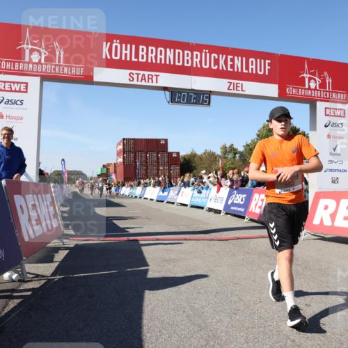03.10.2025 - Köhlbrandbrückenlauf Lena Gebhardt http://msf.ph/oto/9054296 03.10.2025 13:07:15 Ziel 4444, 4649, 4794, 4804, 4806, 6065, 6302, 6459, 6467 meine-sportfotos.de