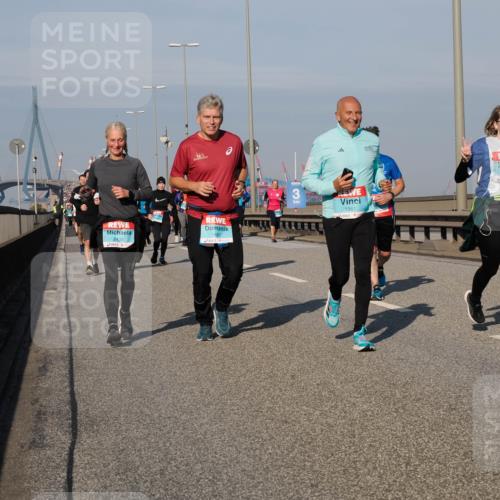 03.10.2025 - Köhlbrandbrückenlauf Fabian Wolf http://msf.ph/oto/9054299 03.10.2025 10:02:39 Position 3 2435, 1687, 3, 1861, 2023 meine-sportfotos.de