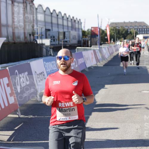 03.10.2025 - Köhlbrandbrückenlauf Jannik Wohlers http://msf.ph/oto/9054300 03.10.2025 13:09:47 Ziel 4262, 4502, 4614, 4625, 5520, 5941, 6308, 6659, 6803 meine-sportfotos.de