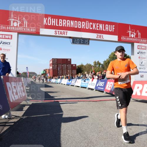 03.10.2025 - Köhlbrandbrückenlauf Lena Gebhardt http://msf.ph/oto/9054305 03.10.2025 13:07:15 Ziel 4444, 4649, 4794, 4804, 4806, 6065, 6302, 6459, 6467 meine-sportfotos.de