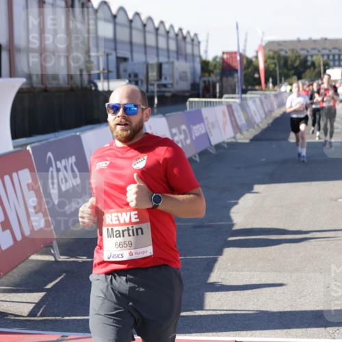 03.10.2025 - Köhlbrandbrückenlauf Jannik Wohlers http://msf.ph/oto/9054313 03.10.2025 13:09:48 Ziel 4262, 4502, 4625, 4718, 4837, 5520, 5941, 6308, 6659, 6803 meine-sportfotos.de