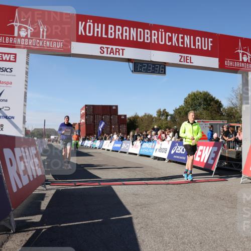 03.10.2025 - Köhlbrandbrückenlauf Lena Gebhardt http://msf.ph/oto/9054314 03.10.2025 13:23:36 Ziel 4450, 4477, 4719, 4743, 4752, 4887, 4892, 5003, 5114, 5397, 5653, 5855, 6291, 6337, 6338, 6378 meine-sportfotos.de