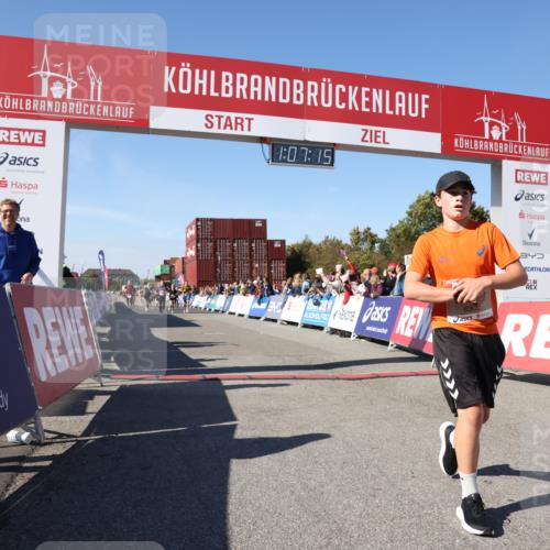 03.10.2025 - Köhlbrandbrückenlauf Lena Gebhardt http://msf.ph/oto/9054316 03.10.2025 13:07:15 Ziel 4444, 4649, 4794, 4804, 4806, 6065, 6302, 6459, 6467 meine-sportfotos.de