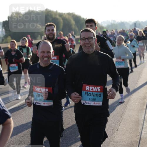 03.10.2025 - Köhlbrandbrückenlauf Jannik Wohlers http://msf.ph/oto/9054328 03.10.2025 09:20:14 Position 3 47, 1892, 1588 meine-sportfotos.de