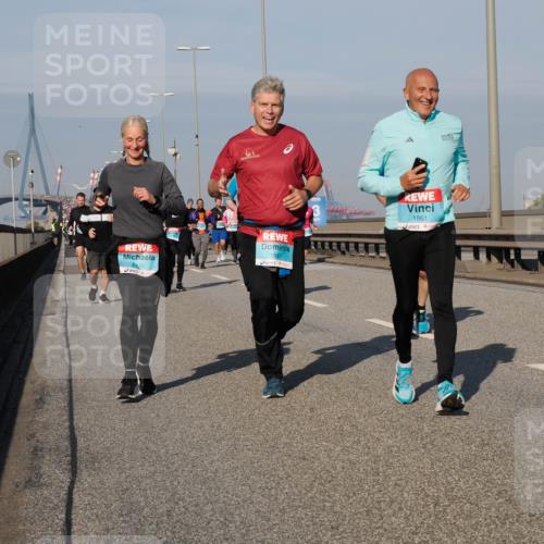 03.10.2025 - Köhlbrandbrückenlauf Fabian Wolf http://msf.ph/oto/9054331 03.10.2025 10:02:40 Position 3 2435, 1687, 1861 meine-sportfotos.de