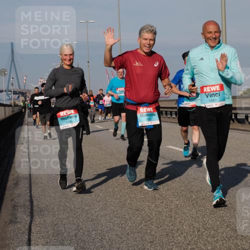 03.10.2025 - Köhlbrandbrückenlauf Fabian Wolf http://msf.ph/oto/9054354 03.10.2025 10:02:40 Position 3 2435, 1687, 1861 meine-sportfotos.de