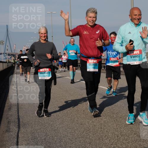 03.10.2025 - Köhlbrandbrückenlauf Fabian Wolf http://msf.ph/oto/9054362 03.10.2025 10:02:40 Position 3 2435, 1687, 1861 meine-sportfotos.de