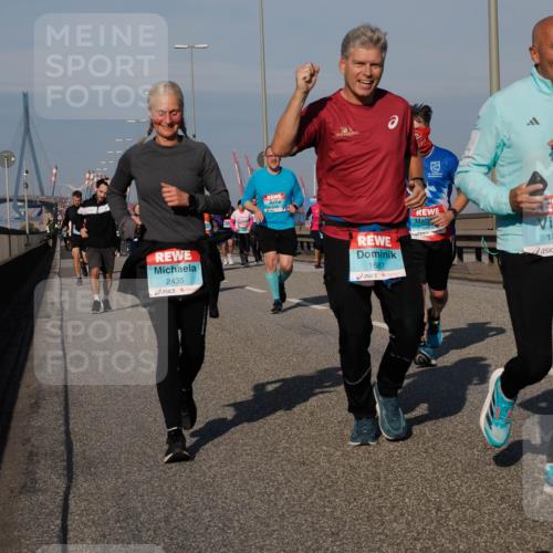 03.10.2025 - Köhlbrandbrückenlauf Fabian Wolf http://msf.ph/oto/9054373 03.10.2025 10:02:41 Position 3 2435, 1740, 1687, 2675, 1861 meine-sportfotos.de