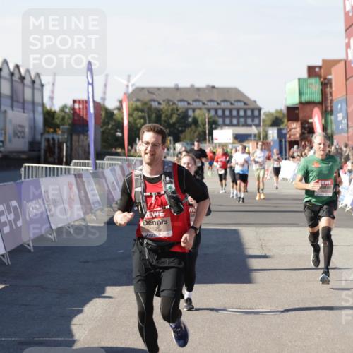 03.10.2025 - Köhlbrandbrückenlauf Jannik Wohlers http://msf.ph/oto/9054390 03.10.2025 13:09:52 Ziel 4260, 4502, 4625, 4718, 4837, 5520, 5763, 5941, 6308, 6659, 6750 meine-sportfotos.de