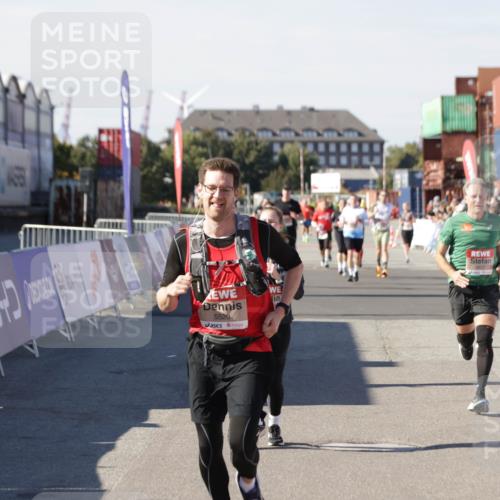 03.10.2025 - Köhlbrandbrückenlauf Jannik Wohlers http://msf.ph/oto/9054396 03.10.2025 13:09:52 Ziel 4260, 4502, 4625, 4718, 4837, 5520, 5763, 5941, 6308, 6659, 6750 meine-sportfotos.de