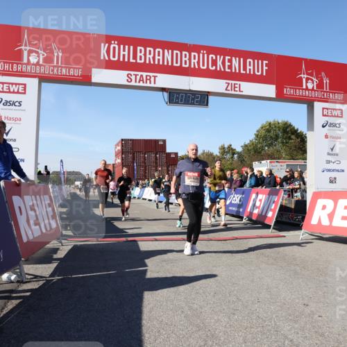 03.10.2025 - Köhlbrandbrückenlauf Lena Gebhardt http://msf.ph/oto/9054401 03.10.2025 13:07:21 Ziel 4287, 4288, 4590, 4649, 4794, 4806, 5645, 5646, 5870, 5872, 6302, 6459, 6467 meine-sportfotos.de