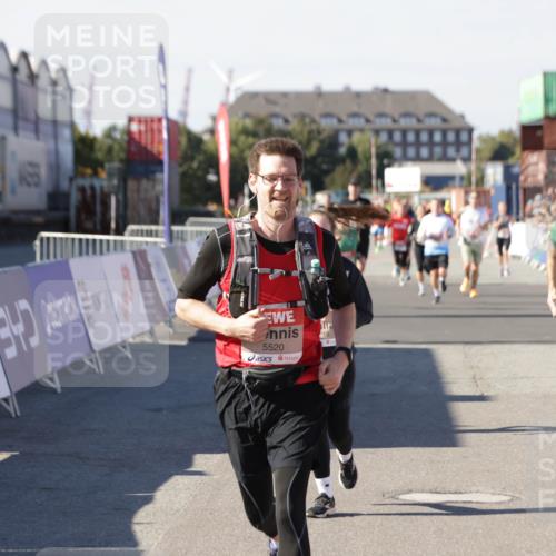 03.10.2025 - Köhlbrandbrückenlauf Jannik Wohlers http://msf.ph/oto/9054412 03.10.2025 13:09:52 Ziel 4260, 4502, 4625, 4718, 4837, 5520, 5763, 5941, 6308, 6659, 6750 meine-sportfotos.de