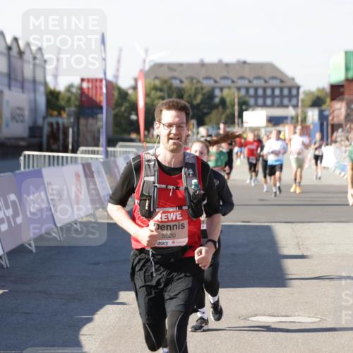 03.10.2025 - Köhlbrandbrückenlauf Jannik Wohlers http://msf.ph/oto/9054414 03.10.2025 13:09:53 Ziel 4260, 4625, 4718, 4837, 5520, 5763, 5941, 6308, 6659, 6750 meine-sportfotos.de