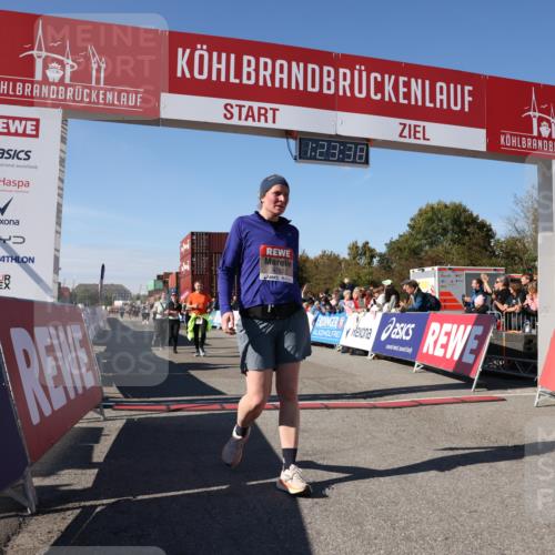 03.10.2025 - Köhlbrandbrückenlauf Lena Gebhardt http://msf.ph/oto/9054439 03.10.2025 13:23:39 Ziel 4285, 4450, 4477, 4719, 4743, 4752, 4892, 5003, 5093, 5397, 5653, 5855, 6337, 6338, 6378 meine-sportfotos.de