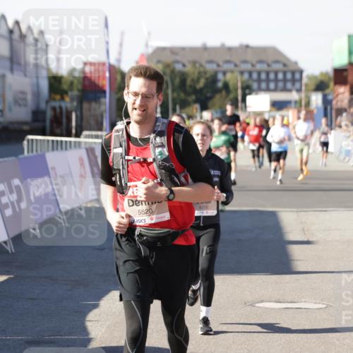 03.10.2025 - Köhlbrandbrückenlauf Jannik Wohlers http://msf.ph/oto/9054441 03.10.2025 13:09:53 Ziel 4260, 4625, 4718, 4837, 5520, 5763, 5941, 6308, 6659, 6750 meine-sportfotos.de