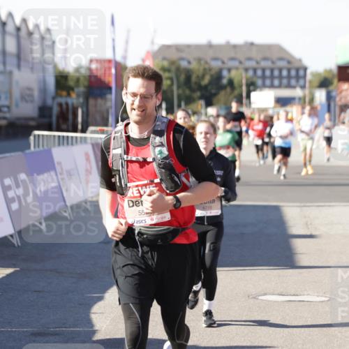 03.10.2025 - Köhlbrandbrückenlauf Jannik Wohlers http://msf.ph/oto/9054443 03.10.2025 13:09:53 Ziel 4260, 4625, 4718, 4837, 5520, 5763, 5941, 6308, 6659, 6750 meine-sportfotos.de