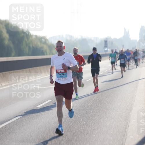 03.10.2025 - Köhlbrandbrückenlauf Jannik Wohlers http://msf.ph/oto/9054448 03.10.2025 09:12:22 Position 3 3086 meine-sportfotos.de
