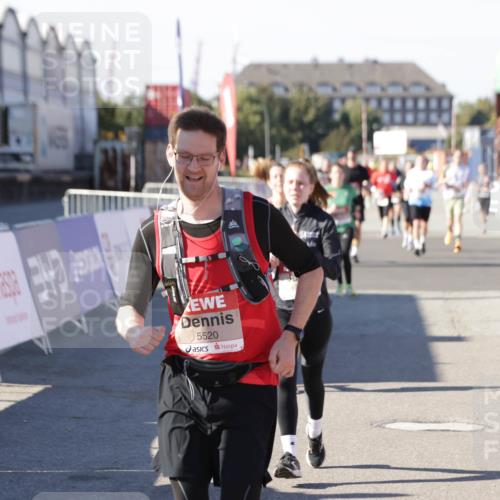 03.10.2025 - Köhlbrandbrückenlauf Jannik Wohlers http://msf.ph/oto/9054465 03.10.2025 13:09:53 Ziel 4260, 4625, 4718, 4837, 5520, 5763, 5941, 6308, 6659, 6750 meine-sportfotos.de