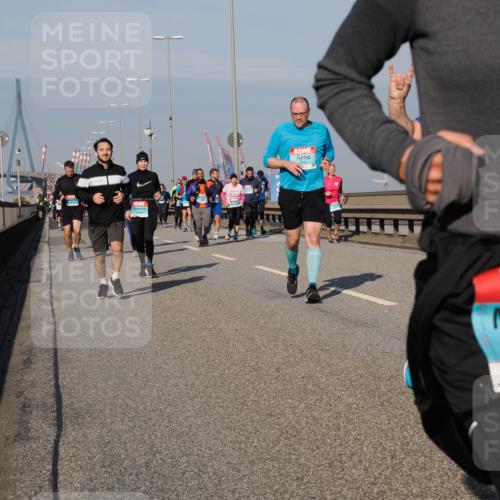 03.10.2025 - Köhlbrandbrückenlauf Fabian Wolf http://msf.ph/oto/9054468 03.10.2025 10:02:42 Position 3 1740, 2435 meine-sportfotos.de