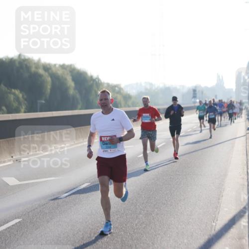 03.10.2025 - Köhlbrandbrückenlauf Jannik Wohlers http://msf.ph/oto/9054470 03.10.2025 09:12:23 Position 3 3086 meine-sportfotos.de