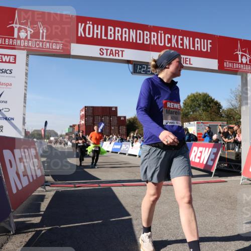 03.10.2025 - Köhlbrandbrückenlauf Lena Gebhardt http://msf.ph/oto/9054471 03.10.2025 13:23:40 Ziel 4285, 4450, 4719, 4743, 4752, 4892, 5093, 5397, 5653, 5855, 6337, 6338, 6378 meine-sportfotos.de