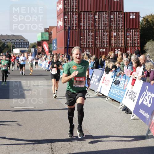 03.10.2025 - Köhlbrandbrückenlauf Jannik Wohlers http://msf.ph/oto/9054478 03.10.2025 13:09:54 Ziel 4260, 4625, 4718, 4837, 5520, 5763, 5941, 6308, 6659, 6750 meine-sportfotos.de