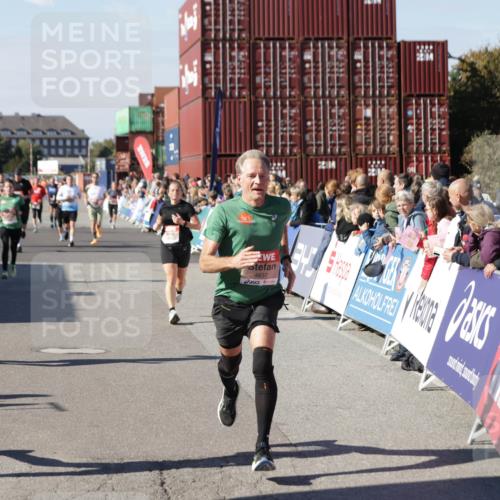 03.10.2025 - Köhlbrandbrückenlauf Jannik Wohlers http://msf.ph/oto/9054481 03.10.2025 13:09:54 Ziel 4260, 4625, 4718, 4837, 5520, 5763, 5941, 6308, 6659, 6750 meine-sportfotos.de
