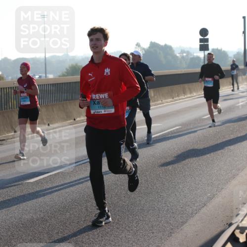 03.10.2025 - Köhlbrandbrückenlauf Lena Gebhardt http://msf.ph/oto/9054484 03.10.2025 09:16:32 Position 1 1118 meine-sportfotos.de