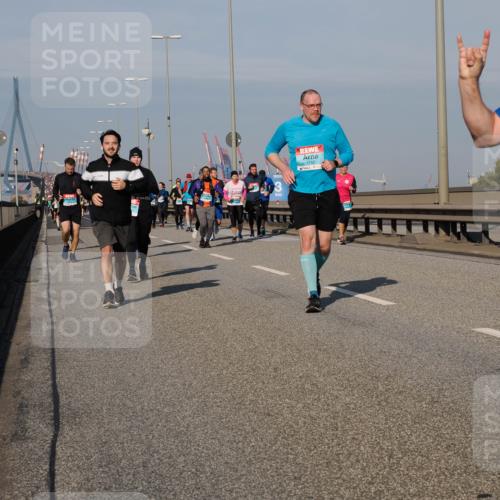 03.10.2025 - Köhlbrandbrückenlauf Fabian Wolf http://msf.ph/oto/9054487 03.10.2025 10:02:43 Position 3 1740 meine-sportfotos.de