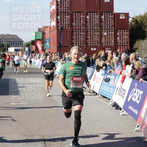 03.10.2025 - Köhlbrandbrückenlauf Jannik Wohlers http://msf.ph/oto/9054489 03.10.2025 13:09:54 Ziel 4260, 4625, 4718, 4837, 5520, 5763, 5941, 6308, 6659, 6750 meine-sportfotos.de